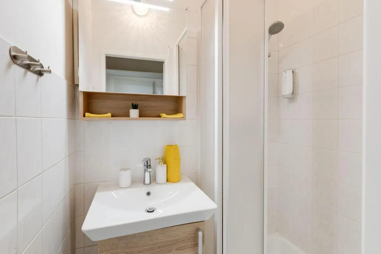 Sunshine Apartment Near The City Center Prága