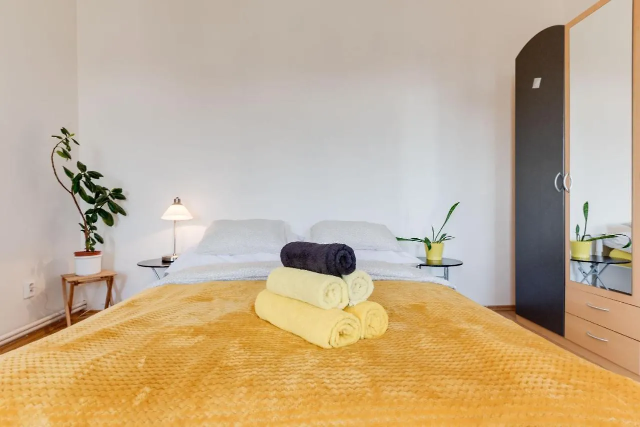 Sunshine Apartment Near The City Center Prága